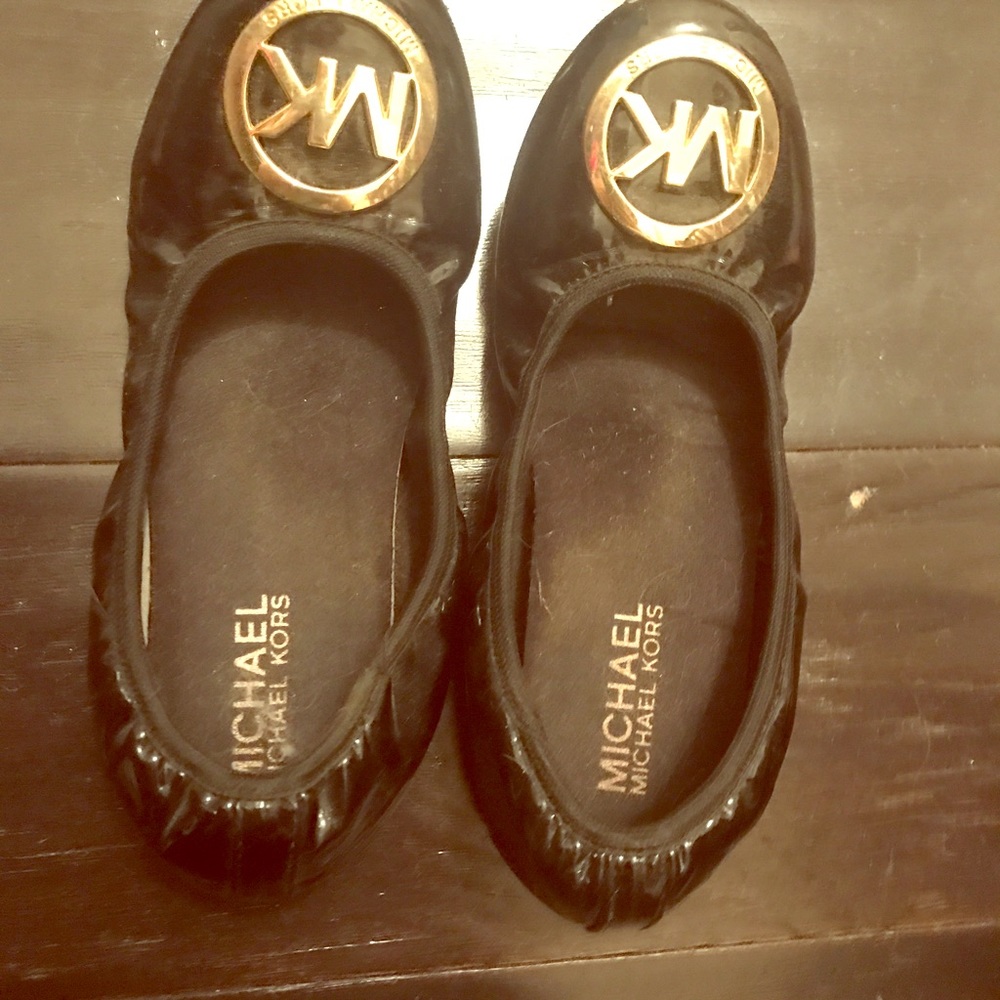 Pretty white gold and black shoes